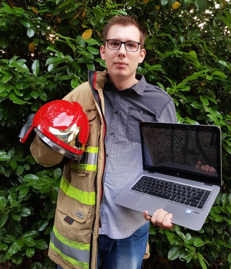 Zonder vrijwilligers geen brandweer. Wie zijn onze vrijwilligers en wat beweegt ze? De komende tijd willen we een aantal van deze vrijwilligers voorstellen. En wellicht dat hun verhaaltje inspireert. Deze keer het woord aan aspirant Thomas van Halm. Zie: brandweergraveland.nl/vacatures