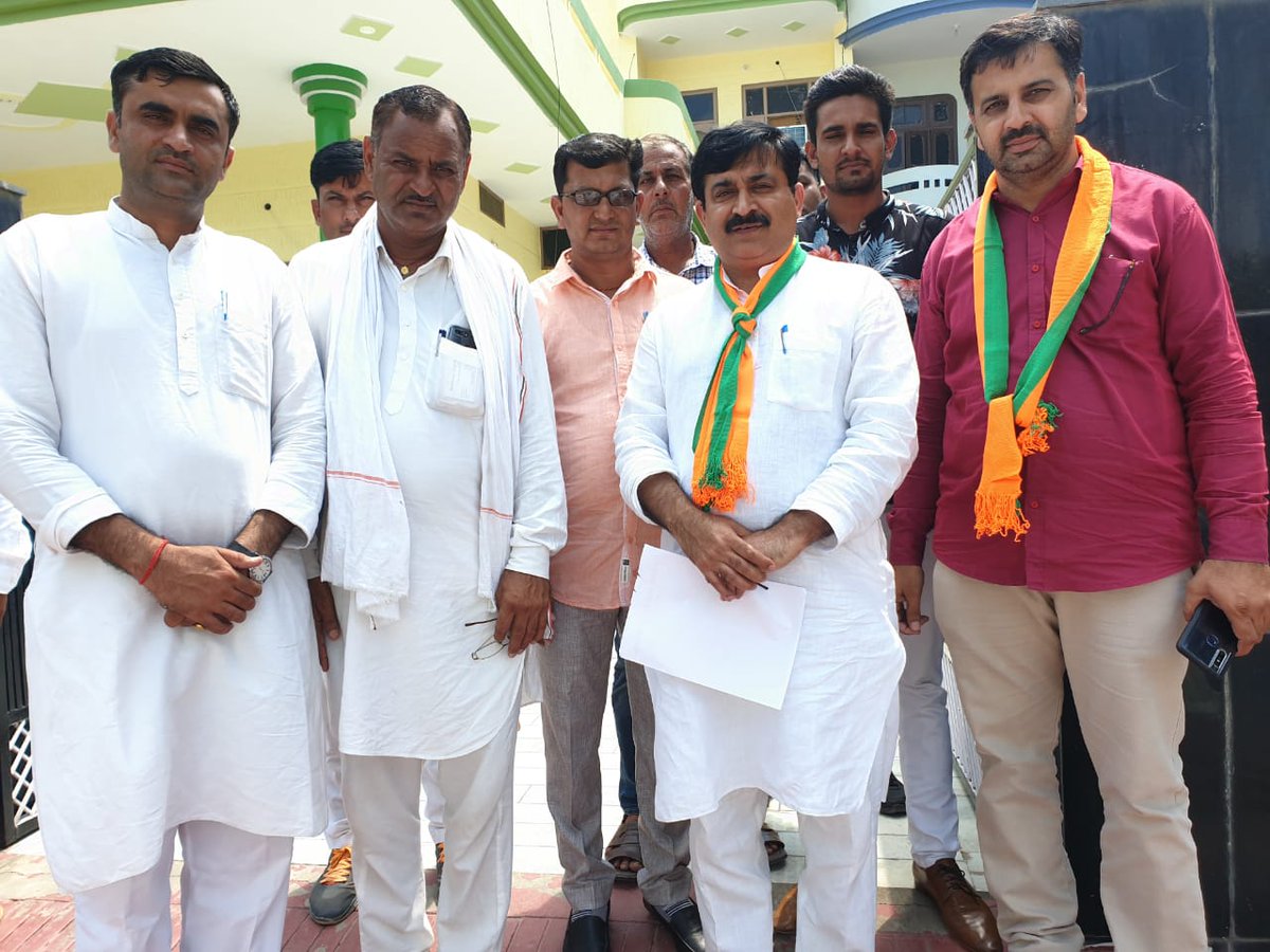 PLA 148, हिसार में कार्यकर्ताओं से मिलकर उनकी समस्याओं का समाधान किया। #goodgovernance #abkibaar75paar <a href="/mlkhattar/">Manohar Lal</a> <a href="/narendramodi/">Narendra Modi</a> <a href="/PMOIndia/">PMO India</a>