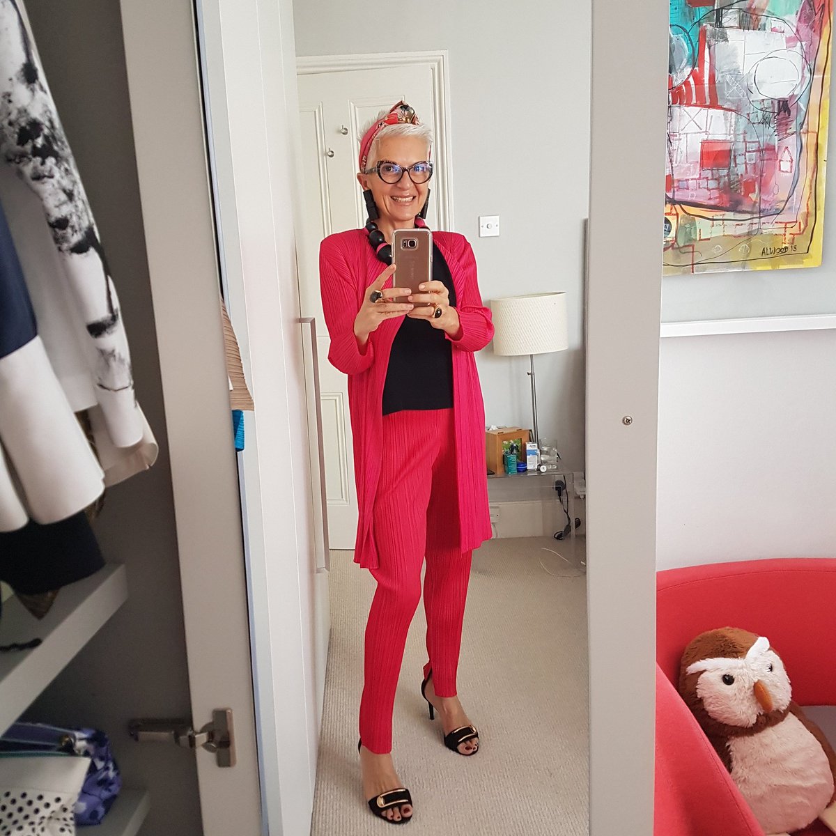 pinkananas's tweet image. Life in pink! Add drama with bold colours, black/white, to create a sophisticated look. Statement accessories a must! #isseymiyake @Hermes_Paris
#pink #colourblocking #wardrobeconsultant #personalstylist #individualstyle #imageconsultant #italianstylist #personalshopper #creative