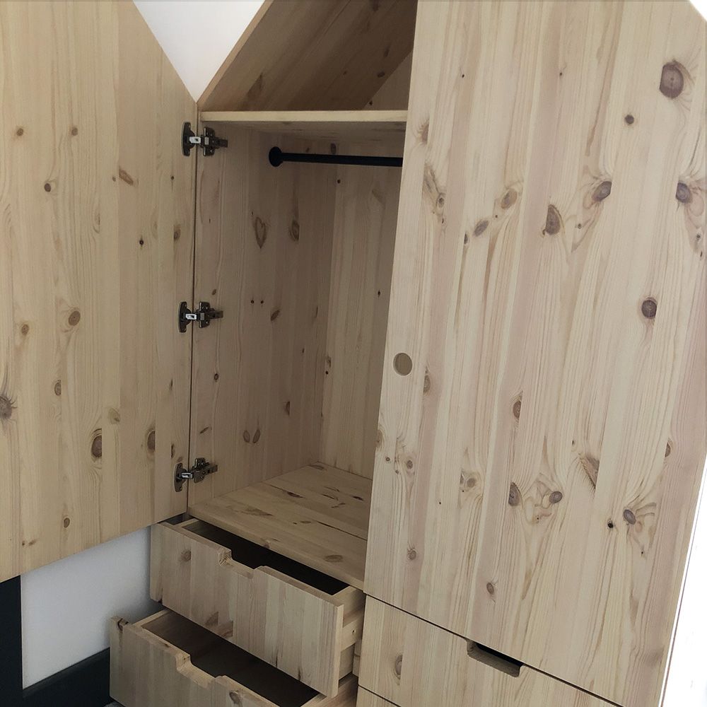 johnson_bespoke's tweet photo. A pair of matching kids house beds with integrated wardrobe and drawer space.
Handmade in our workshop in Pine, which gives a classic Scandi feel and aesthetic.
Taking orders now for pre xmas delivery, tag a mate who knows a child that would love one of these!
#johnsonbespoke https://t.co/QTP8oysMme