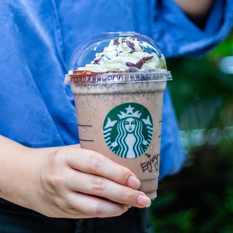 StarbucksBrunei's tweet photo. A frappuccino to reward ourselves after a long day of hustling.💚 💪 

#GreenTeaCream #Starbucks #Frappuccino https://t.co/svIcIeo7hd