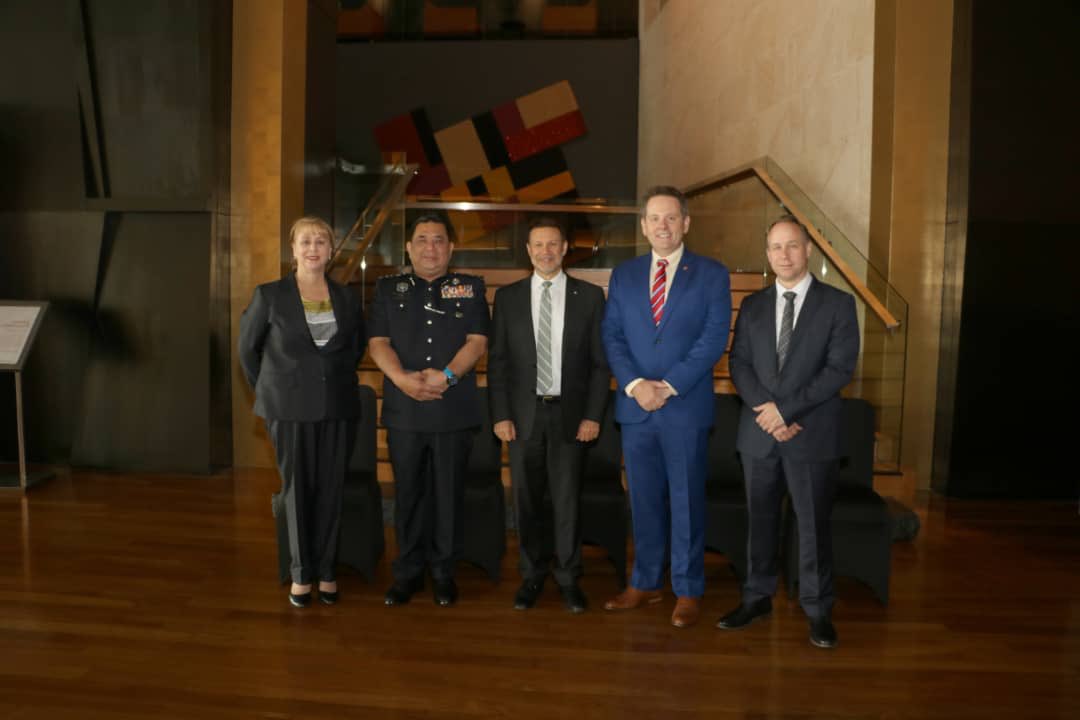 Sharon_Cowden1's tweet photo. Criminals are exploiting vulnerable people. Police are coming together for the 7th annual People Smuggling joint management group co hosted by @AusFedPolice and Royal Malaysia Police.  Working together to stop organized crime in PS  in South East Asia and the region. @CmdrSEA https://t.co/JOHjHvNZpF