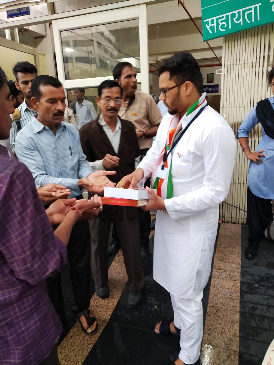 PayameInsaniyt's tweet photo. *sweets distribution* by
All India *Payam e Insaniyat* Forum
(The Message of Humanity)
On Independence day 15 August we went!! to *Hmidiya govt hospital* (BPL) and distributed sweets to doctors and people's.
#ServeHumans
#Humanity
TEAM (BHOPAL) https://t.co/zYORk6b3bw
