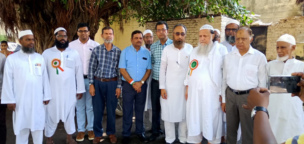 PayameInsaniyt's tweet photo. 15-08-2019 @PayameInsaniyt
ऑल इंडिया पयामे इंसानियत फ़ोरम #कानपुर यूनिट की तरफ से कानपुर जेल से 11 लोगों की रिहाई करायी गयी जिसमें मुरादाबाद, रायबरेली और कानपुर के कैदी थे.और साथ ही कुछ पैसे और नाश्ते के पैकेट भी दिए गए.
#humanity 
#ServeHuman https://t.co/BvaJ9PFlK0