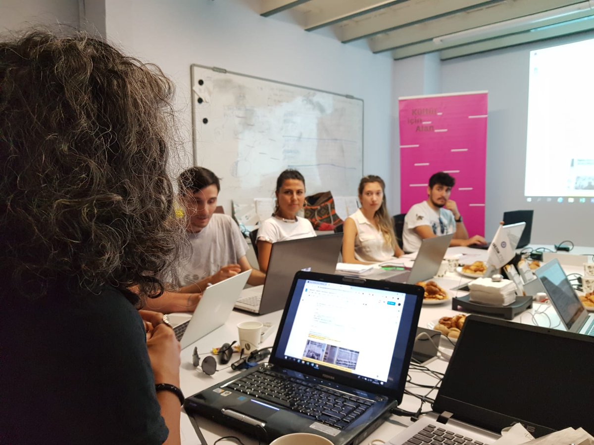 Kinetiq_xvz's tweet photo. @goetheinstitut_izmir Kültür için Alan fonundan desteklenen #Hack4Art Projesi Atölye Serisinde bu hafta Pınar Dağ ile Veri Görselleştirme atölyesinde biraradayız. @UniversiteEge @ProfNecdetBudak @EGETeknopark @nuvege https://t.co/aE0SidGRf0