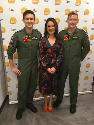 Lauratobin1's tweet image. Great to meet real life #TopGuns fighter pilots in training Andy and Sedge
They are training to fly an F-35 Lightning
Spec
Length: 51ft 2.25in (15.60m)
Wingspan: 35ft (10.70m)
Maximum speed: Mach 1.6
Maximum altitude: 50,000ft