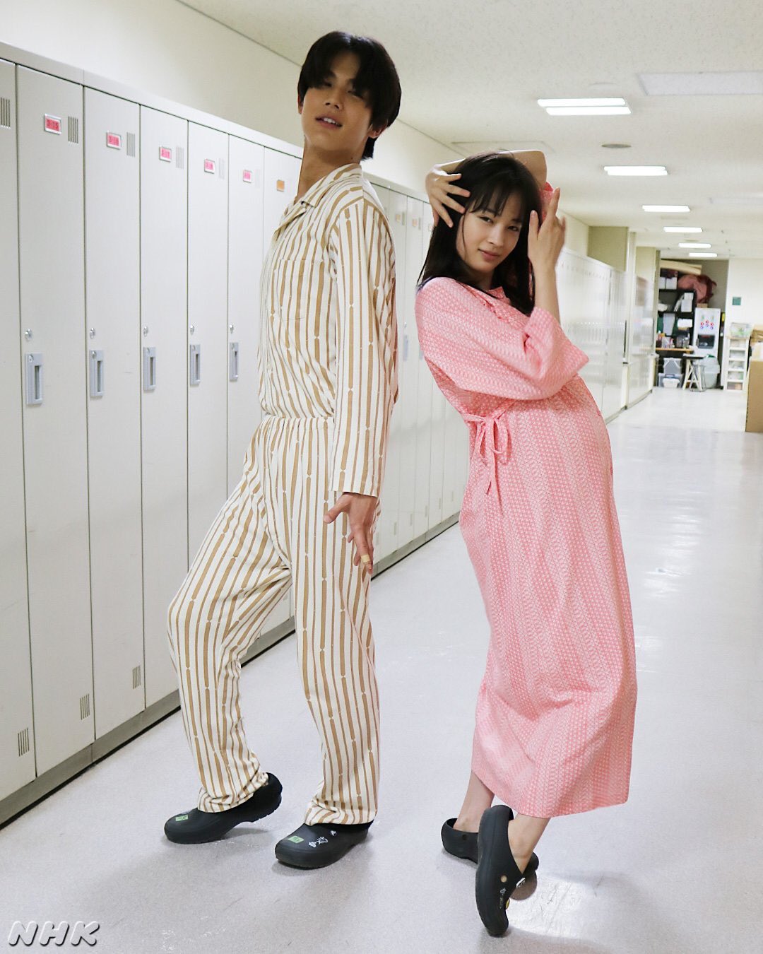 あやの 2人ともすごいポーズ かわいいすずちゃん 広瀬すず 中川大志 坂場夫婦 あやの 2人ともすごいポーズ かわいいすずちゃん 広瀬すず 中川大志 坂場夫婦