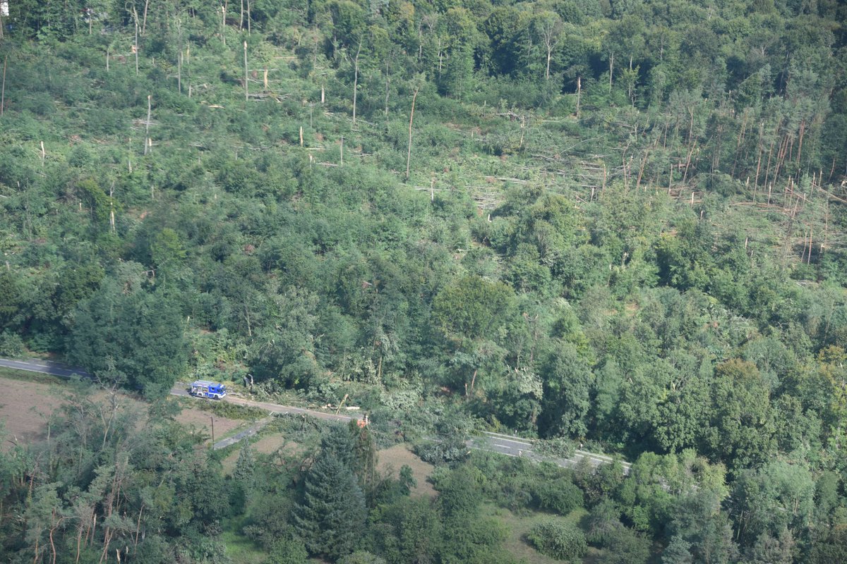 feuerwehrlangen's tweet photo. #Unwetter Update: Die #B486 zwischen K172 und Offenthal wird heute noch nicht befahrbar sein. Die Vollsperrung bleibt vorerst bestehen! https://t.co/6MTzXV6XmO