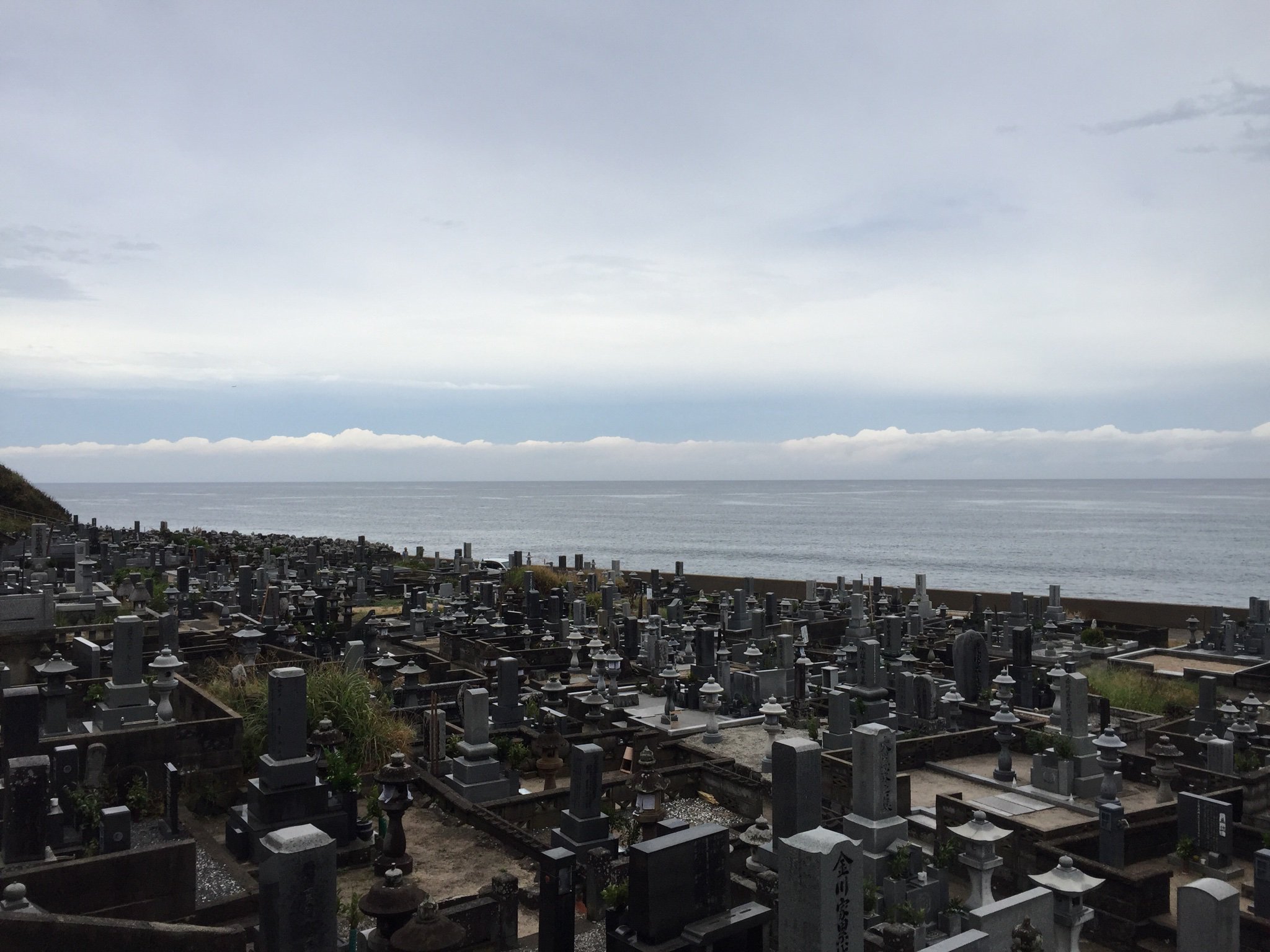 乞食ガールズ 花見潟墓地 鳥取県東伯郡琴浦町赤碕 イトナミダイセン 海っぺり墓参りつかぴ