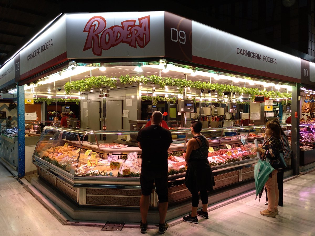 megustamimerca's tweet photo. Si estás de vacaciones no dejes de visitar los mercados municipales de la geografía española. Muchos de ellos son auténticas joyas arquitectónicas, llenos de colores, olores y sabores como La Plaza de #Avilés, en un entorno privilegiado del centro de la ciudad #megustamimercado https://t.co/A0azAlL6vR