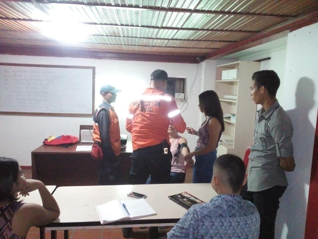 avvmiranda's tweet photo. RT pcad_zulia: #19Agosto| Dirección pcad_zulia inicia Curso de Primeros auxilios a jovenes  en la sede de Inces Los Puertos para la atención primaria de Emergencias Incesocialista TiberioPSUV PCZuliaGBZ https://t.co/rXiD9xa2xi. https://t.co/m2iqY6uvAp