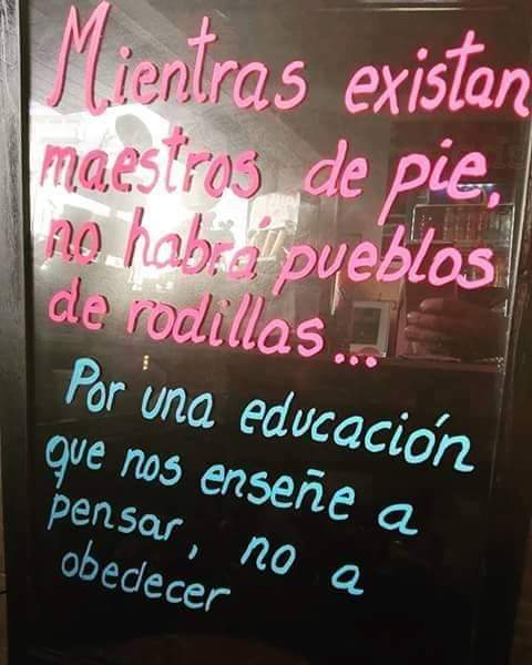 diana9carolina's tweet photo. @monserratcream1 Aún esperamos respuestas positivas a nuestro angustiosa situación no se puede hablar de calidad y calidez cuando se es ajeno al dolor del semejante... dolor que nos consume porq el Mineduc responde q debemos esperar QSM7, todo un esfuerzo ignorado https://t.co/vcnhwioGUj