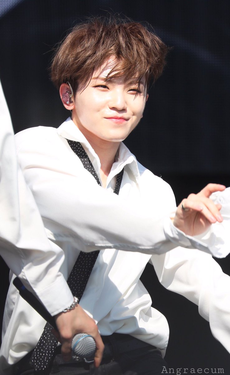 Angraecum__wz's tweet photo. 190817 오사카 summer sonic HQ
너무 귀여워😭❤️😭❤️😭❤️
#세븐틴 #우지 #SEVENTEEN #WOOZI https://t.co/x1cJqMG7qo