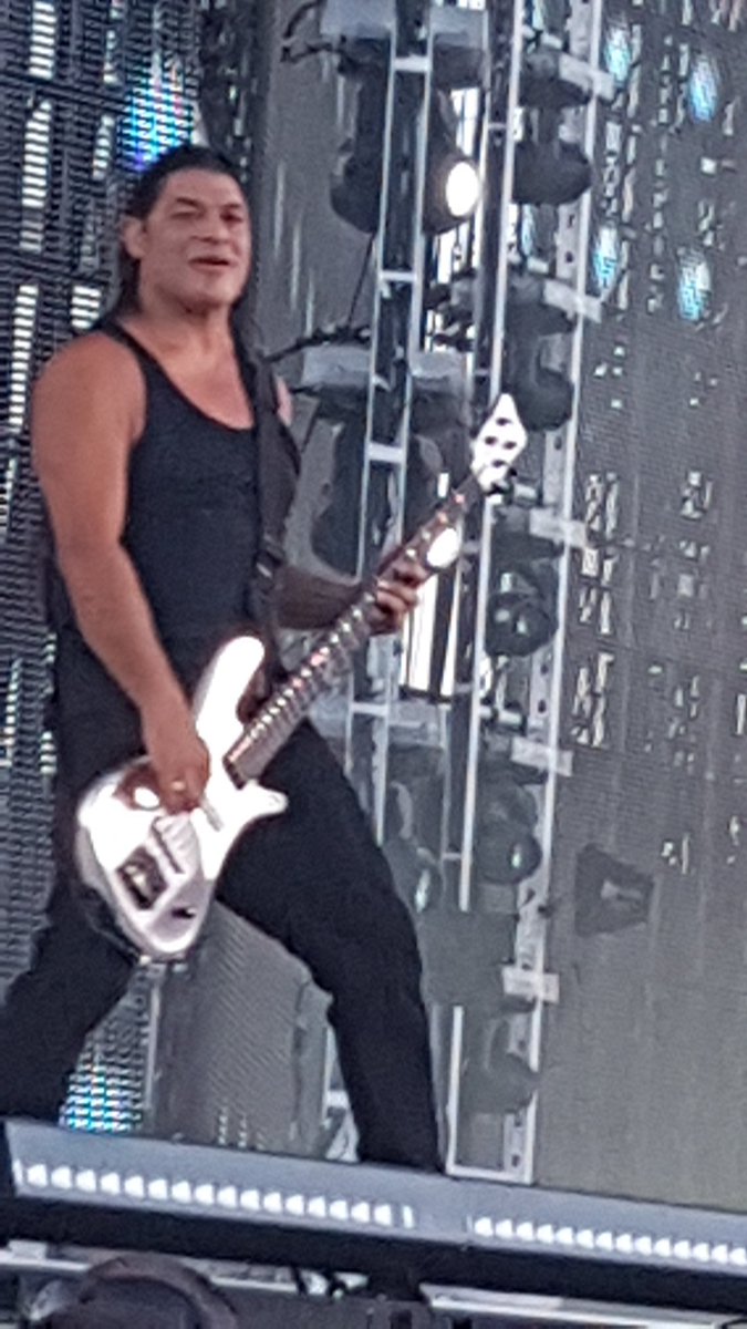 HellerJagna's tweet photo. Rob looks good, better than ever.
Shit, he is a beast on stage... after many Met shows I'm still amazed by it 🤘
#Metallica #RobertTrujillo #MetInPrague https://t.co/6cVLoNaoFZ