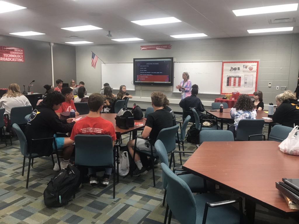 AmbassadorsJhs's tweet photo. First ambassador meeting of the year! Great things to come from all the students. Go Red Devils!👺 @GreatChatsby @Lisa_Stemler #jhs https://t.co/kgqxDC36sh