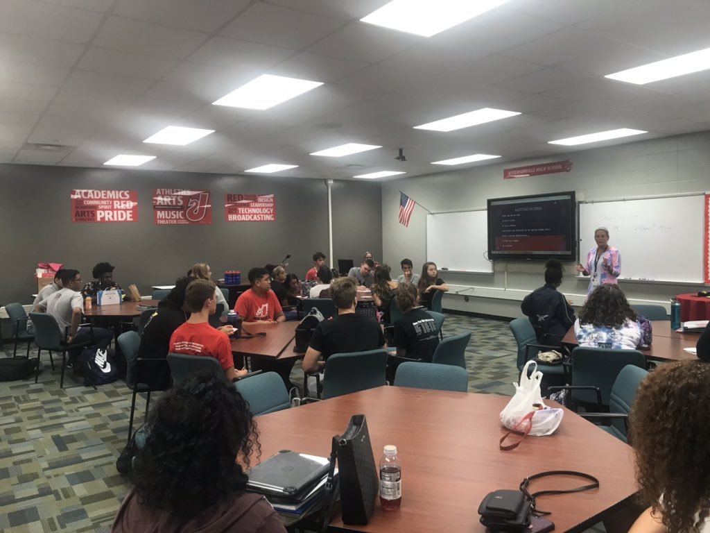 AmbassadorsJhs's tweet photo. First ambassador meeting of the year! Great things to come from all the students. Go Red Devils!👺 @GreatChatsby @Lisa_Stemler #jhs https://t.co/kgqxDC36sh
