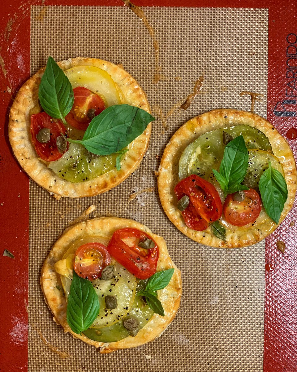 Trying to raise our game packed lunch wise. Today’s effort Tomato, Basil & Dijon Tartlets. Made with olive oil pastry, healthier than that butter stuff
.
#lunch #lunchideas #packedlunch #lunchboxideas #homemade #easyrecipes #easylunch #baking #tomatorecipes