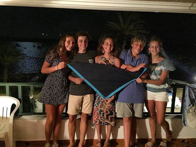 El fulard viatger segueix fent de les seves i les famílies Roca Balcells i Gil-vernet Pagonabarraga ens envien aquesta xulada de fotografia des de Menorca! Una abraçada enormeeeeeeee🌙🌙
#esplaicel #fulardviatger #menorca ift.tt/30jPo32