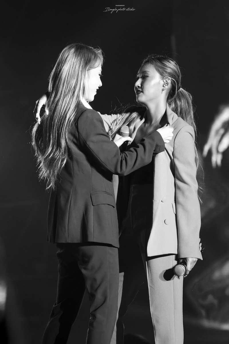 Beagle_studio's tweet photo. 190728 4season F/W in 대구

𝐃𝐚𝐲 
&amp; 
𝐍𝐢𝐠𝐡𝐭

#마마무 #문별 #화사 #MAMAMOO #MOONBYUL #HWASA https://t.co/JpGuWkLLzH