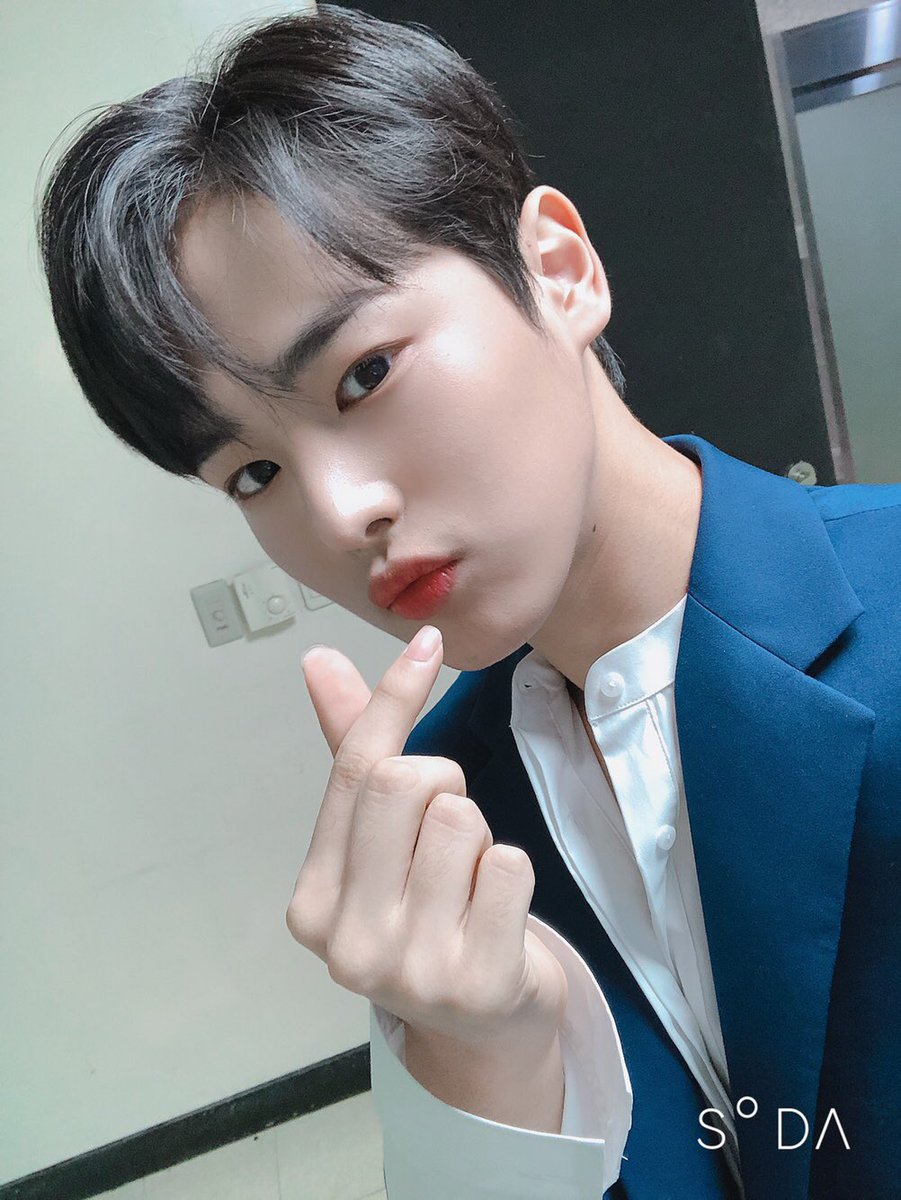 VICTON1109's tweet photo. [#빅톤] 200회 특집 #더쇼 스페셜🎤MC 
병찬이와 함께 했던 행복한 하루💛🗝💙 
앨리스 여러분의 응원 덕분에 병차니는
아주 행복하게 진행을 할 수 있었어요😆
앞으로도 빅톤의 만찢남! 강쥐뿅아리
많이 아껴주고 사랑해주세요🐶🐣💕
앨리스 최고😘

#VICTON #병찬 #최병찬 #THESHOW
#ChoiByungChan https://t.co/7MfcS0b4u0