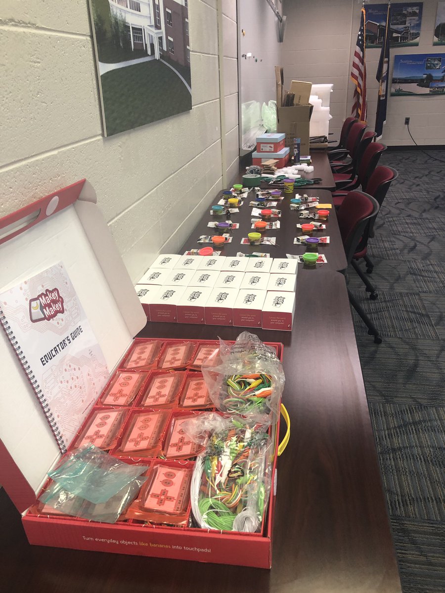 Let the fun begin! <a href="/makeymakey/">Makey Makey</a> <a href="/WJCCInnovates/">WJCC Innovates</a> <a href="/WJCCSchools/">WJCC Schools</a> #wjccITRT #professionallearning #learningthroughplay #inventionliteracy
