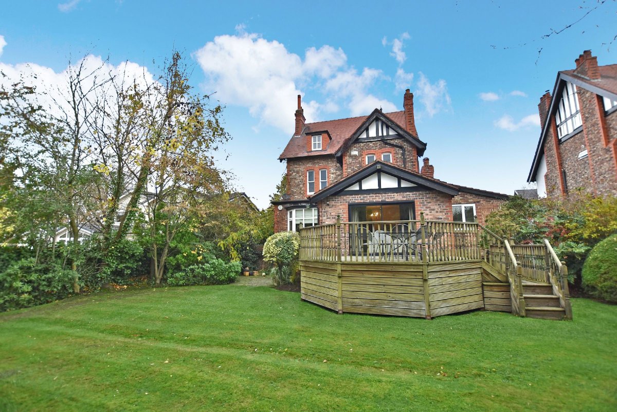WatersonsEASale's tweet image. **#NEWPRICE!!** Warwick Drive, #Hale - £1,350,000 - #5Bed #Detached - CALL TO BOOK YOUR #VIEWING NOW! 0161 973 6688 #Property #EstateAgents #HaleTown