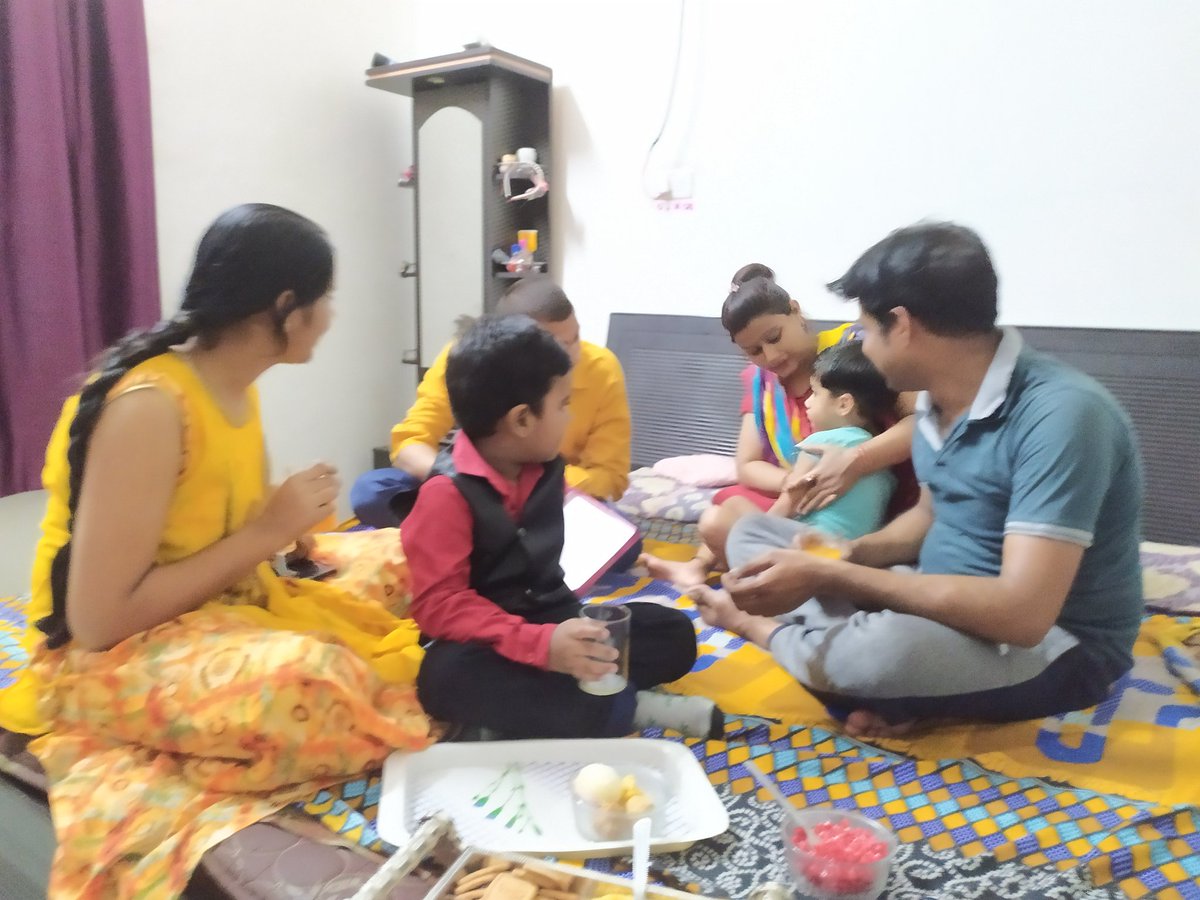 yadavmunna98's tweet photo. @yadavneetusingh @Shaurya49955425 after long time, on the occasion of Rakshabandhan with family... Thanks giving to all https://t.co/vsrqLDFeIu