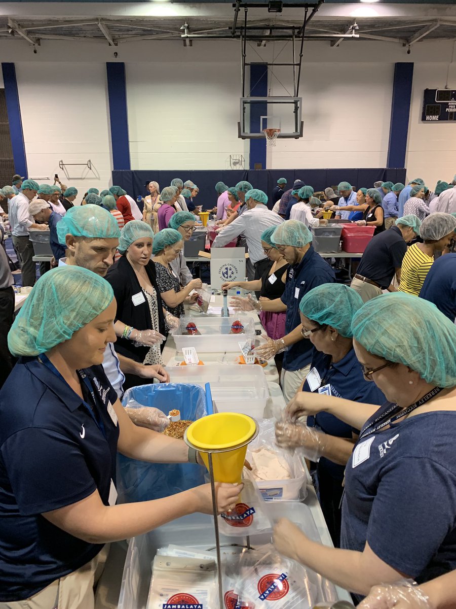 BerkeleyPrep's tweet image. Faculty and staff kicked off the new year in spirited fashion. We all gathered to help with a #HungerProject to benefit thousands of food-insecure families in #TampaBay. All 268 Berkeley employees prepared an impressive 41,000 meals!