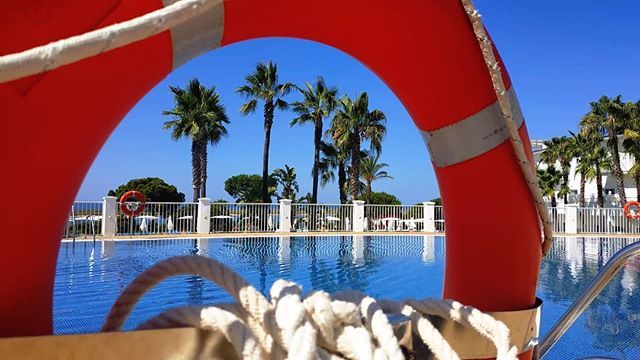 Alexmvall's tweet photo. El Rompido, Huelva. 🌴🦐☀️🌊
.
.
#theglobewanderer #oasis #palmeras #andalusia #hoteles #moodygram #huelva #goodvibes #livetravelchannel #places_wow #gardenhotel #relaxtime #dametraveler #hotelesdelujo #lifeguard #elrompido #andalucía #instasummer #disc… https://t.co/WiQFibp5lV https://t.co/rTvmOMCGfs
