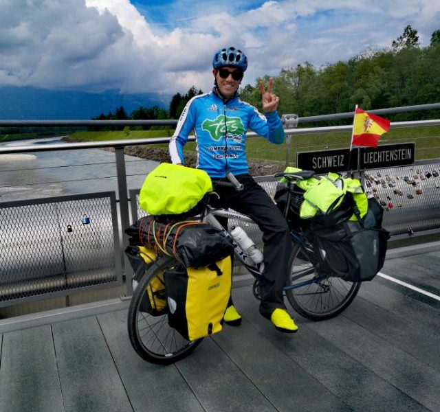 Este es Chico López García, un joven de #Arahal #Sevilla que ha recorrido 8.000 kilómetros en bicicleta por 13 países europeos.
Toda una hazaña que os contamos aquí 🚲 pst.cr/zXQme