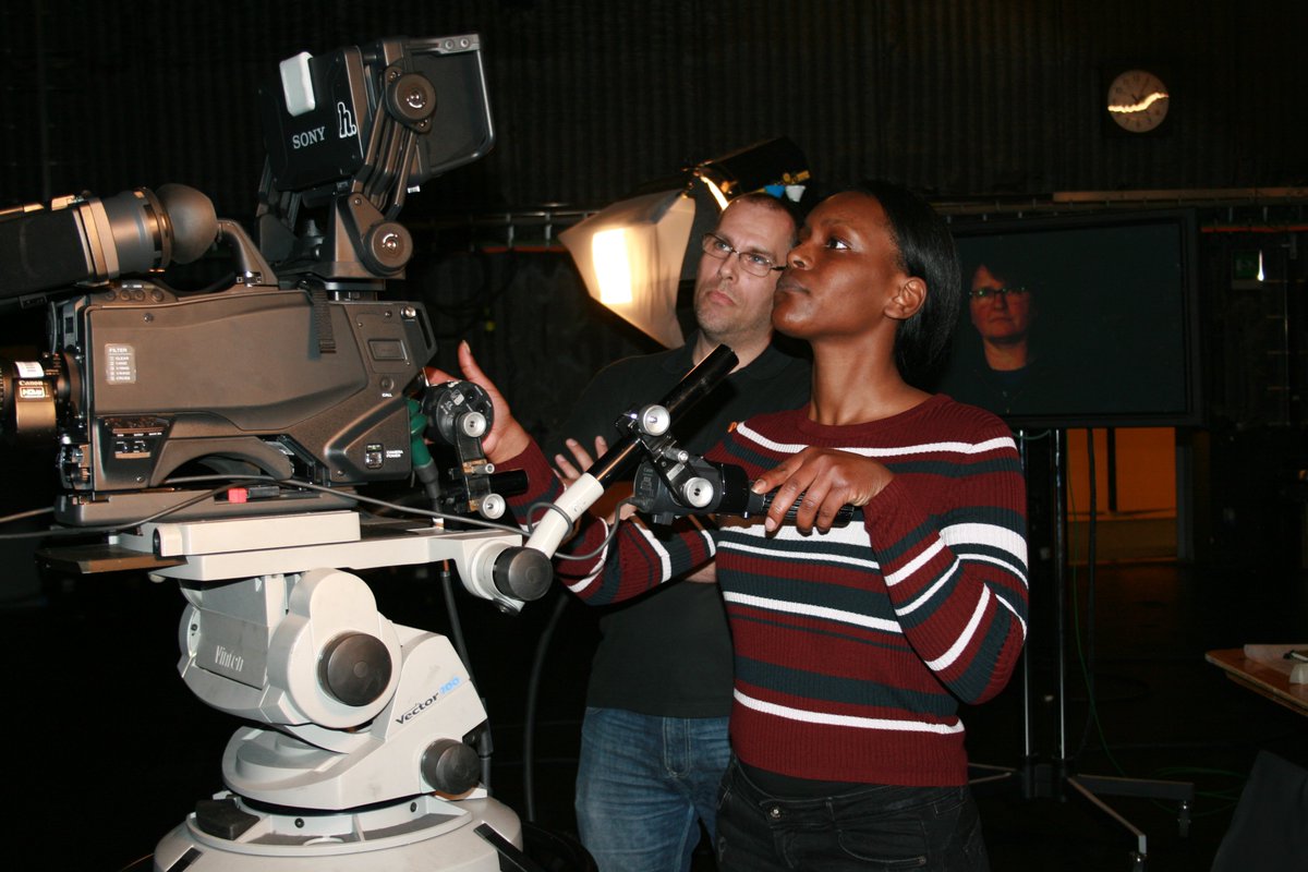 Theh_Foundation's tweet photo. Ready for your Headstart in Marketing, Film, TV, Media, Post-Production, and more? The h Foundations employability programme Head Start is open for London applicants aged 18-25. Apply to gain work experience, training and access to industry masterclasses: https://t.co/DLLUtwYw7v https://t.co/tuIrU1SZgD