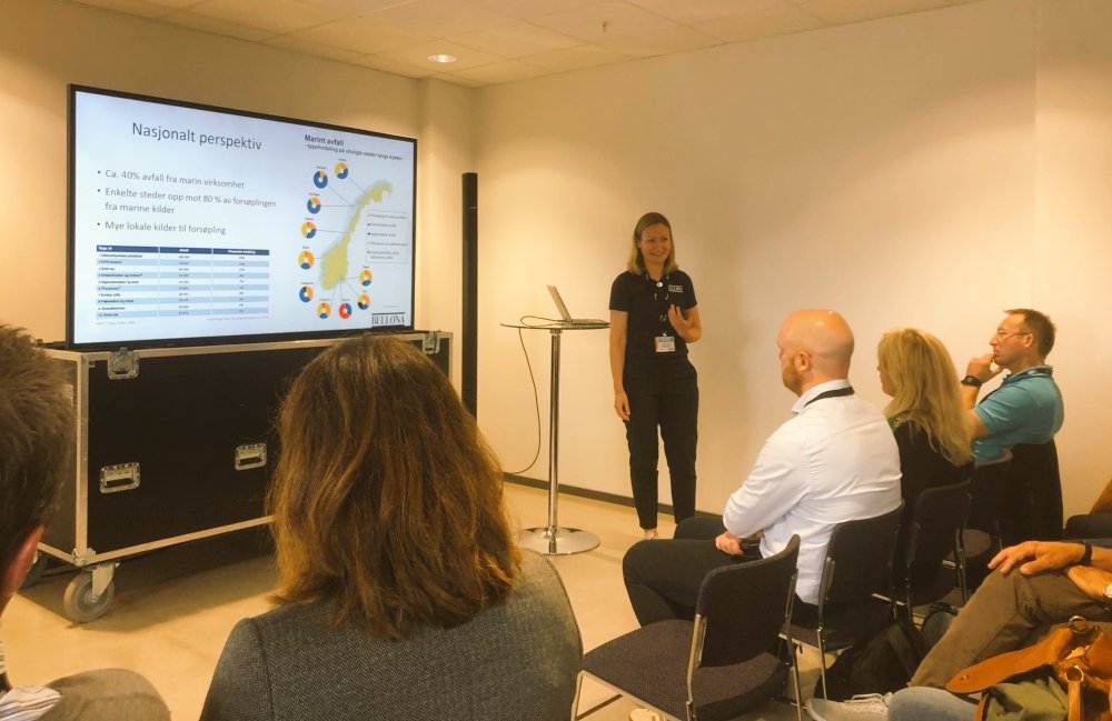 stefan_climate's tweet photo. Hvordan kan oppdrettsnæringa få oversikt over sitt eget plastforbruk? Hvordan unngå at det havner på avveie? Flinke folk fra @Bellona_no, @Nforsk og #GriegSeafood presenterer løsningene til en samlet havbruksnæring👌@bayingrid @AquaNorExhibit #aquanor2019 https://t.co/2zmrsHgu38