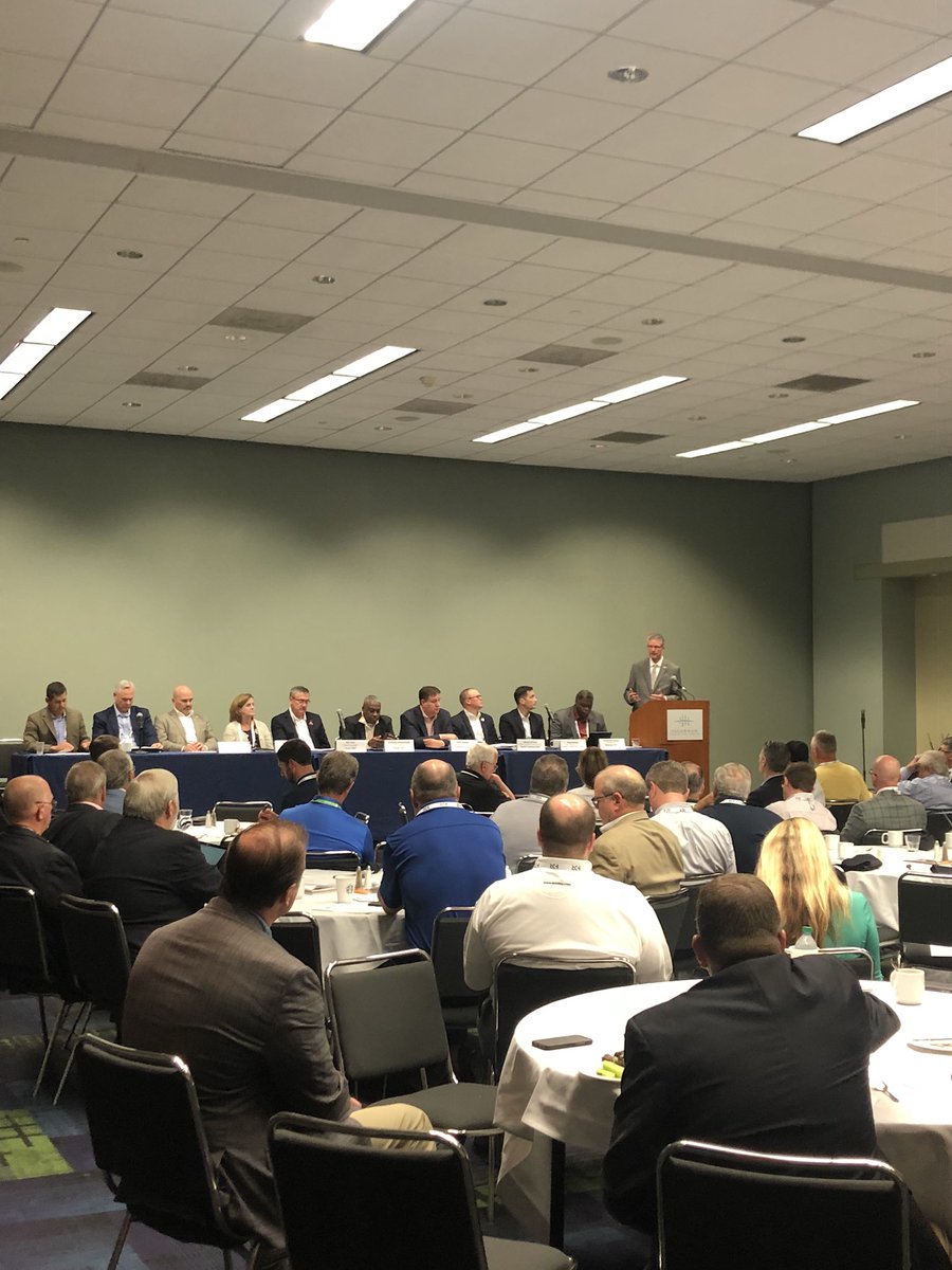 Fantastic turnout and discussion with state DOTs for <a href="/ARTBA/">ARTBA</a> Engineering Issues Breakfast <a href="/sashtoga2019/">sashtoga2019</a>!