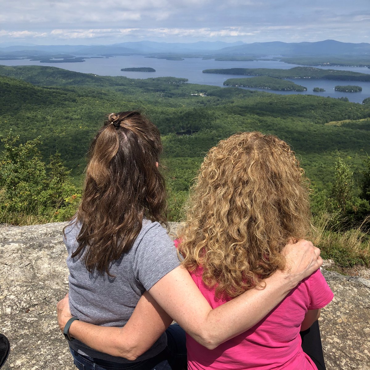 EvieBVS's tweet photo. Enjoying New England with my sister and her family. #lakewinnipesaukee #mountmajor #castleintheclouds #wingaersheekbeach https://t.co/todGvyyeKc