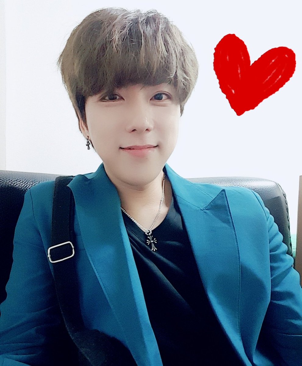 MinGun3's tweet photo. 오늘 하루도 수고 했어요~!더운날씨 힘내자!!👀✊ #엠펙트 #mfect #kpop #boygroup #selfie #mfectable #singer #외로워 #하지마 #다시 #볼때까지 #건강챙기기 #💪 https://t.co/wTjQzk0zFT