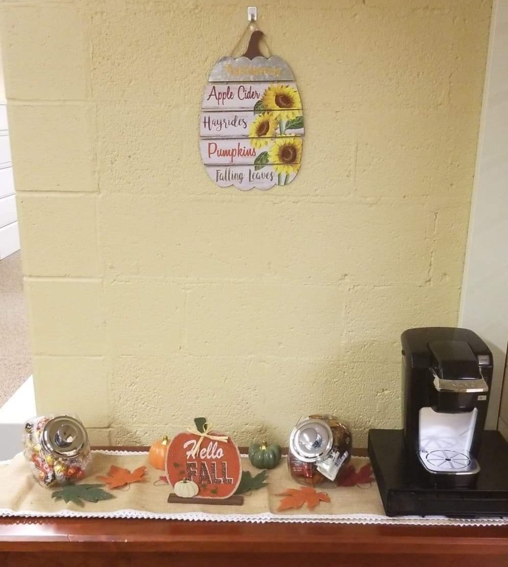 BenefitsMcs's tweet image. We&apos;re a little early for Fall but come visit us for a chocolate treat anyway! 

#MasonMoment @MasonSchools