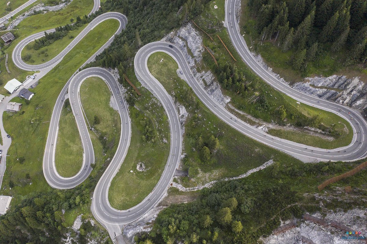 ArlbergGiro's tweet photo. Die Teilnehmer des ARLBERG Giro 2019 meisterten am 04. August 150 km und 2.500 Höhenmeter im Anstieg mit Bravour. Ein Radevent der Spitzenklasse - 2019 ganz im Zeichen des Elements FEUER 🔥.
#ARLBERGgiro #stantonamarlberg #radevent https://t.co/p3P2vBof5g
