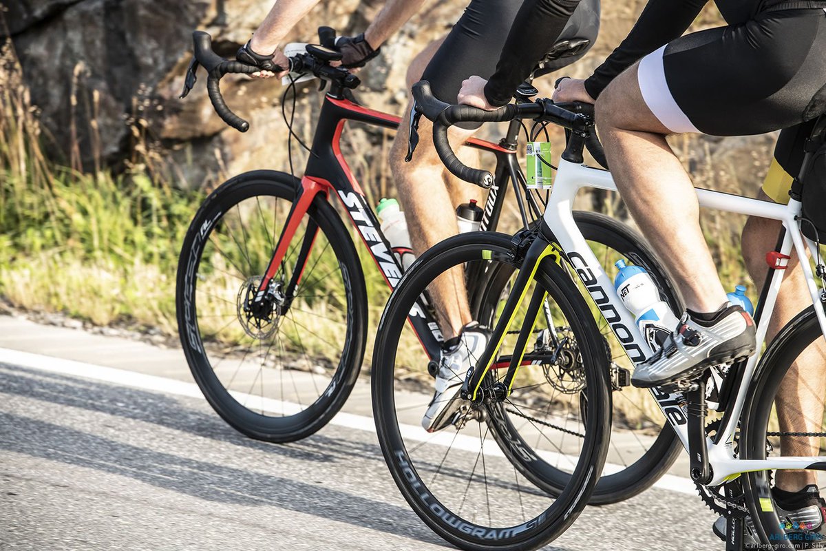 ArlbergGiro's tweet photo. Die Teilnehmer des ARLBERG Giro 2019 meisterten am 04. August 150 km und 2.500 Höhenmeter im Anstieg mit Bravour. Ein Radevent der Spitzenklasse - 2019 ganz im Zeichen des Elements FEUER 🔥.
#ARLBERGgiro #stantonamarlberg #radevent https://t.co/p3P2vBof5g