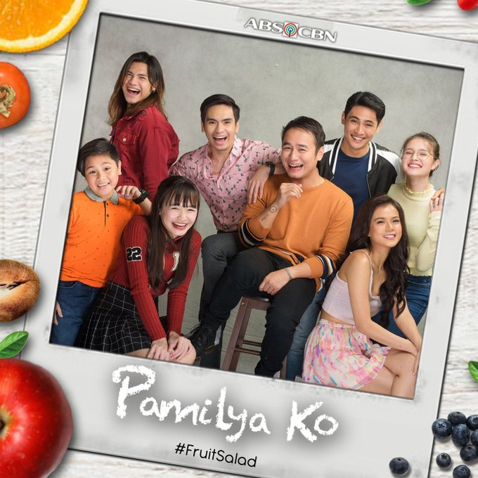 MarisRacalNews's tweet image. Makikilala mo na ang PAMILYA MABUNGA at ang iba pa nilang makakasalamuha! 
💚
 Abangan ang GRAND FULL TRAILER ng #PamilyaKo ngayong August 20 sa FPJAP. #RGEDramaUnit #RSBScriptedFormat

#UnangSilipSaPamilyaKo