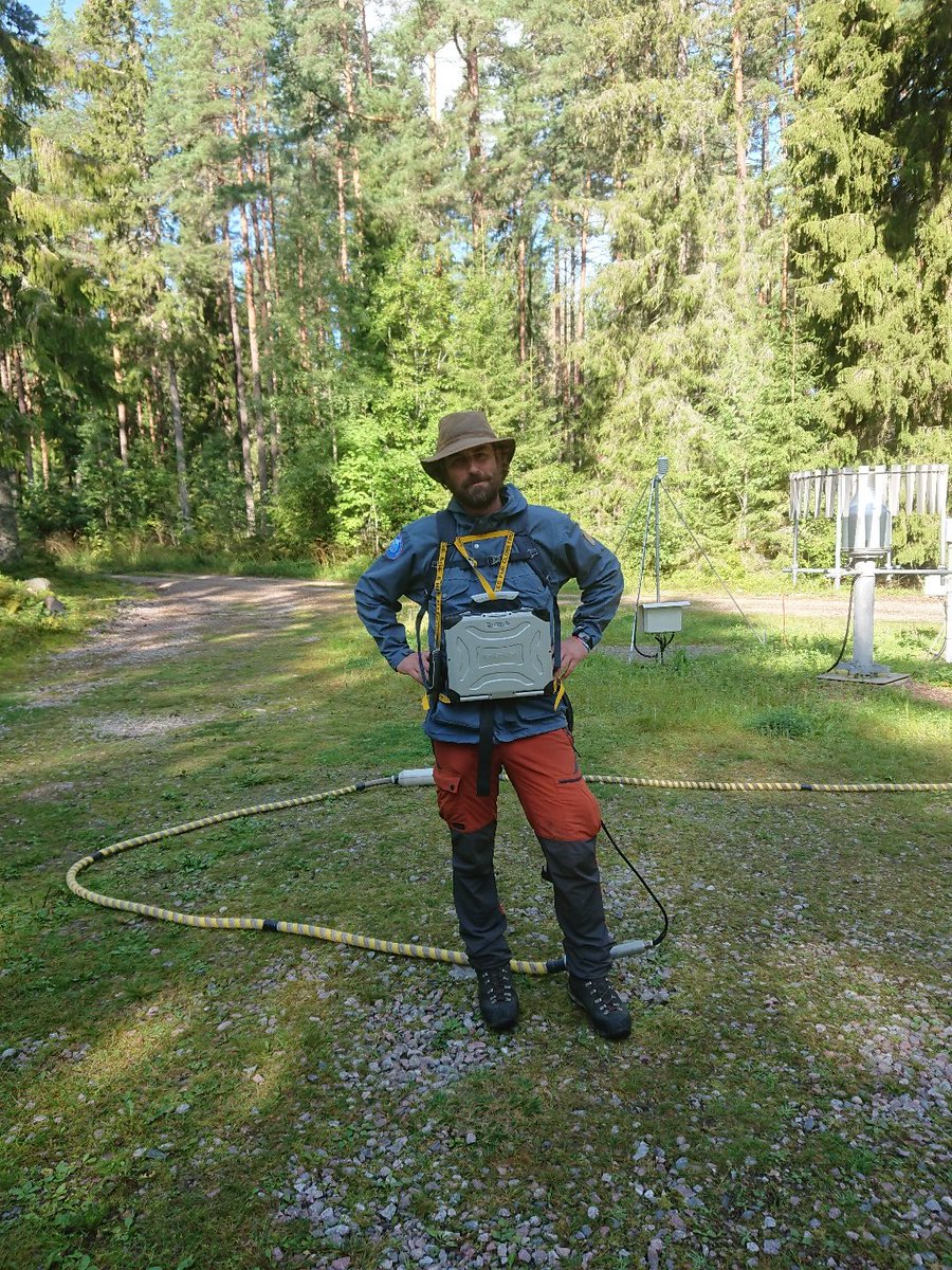 ICOS_Norunda's tweet photo. Part 3: Jordan just before disappearing in the woods with a radar for the #CORE project.

More impressions on https://t.co/l65eDWFrqg https://t.co/53WD4ETBVA