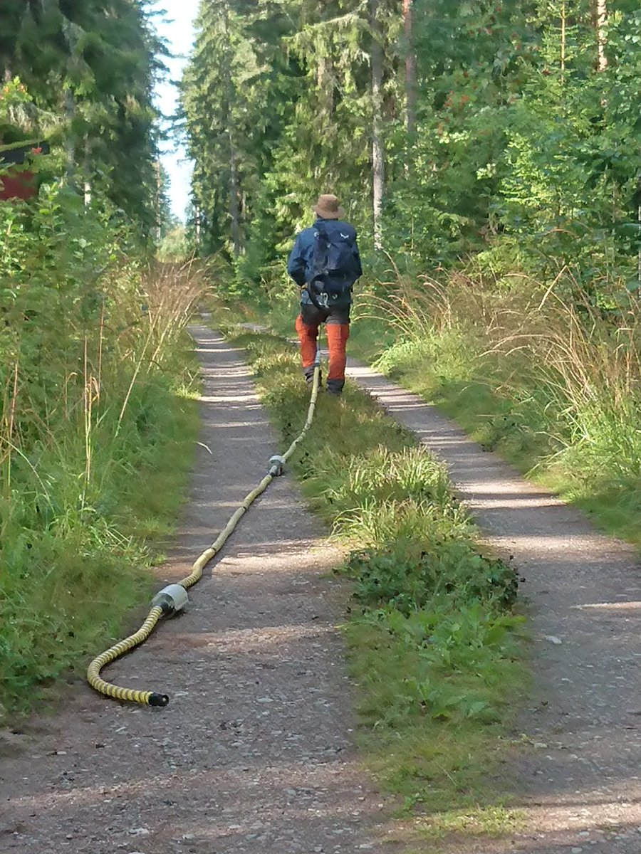 ICOS_Norunda's tweet photo. Part 3: Jordan just before disappearing in the woods with a radar for the #CORE project.

More impressions on https://t.co/l65eDWFrqg https://t.co/53WD4ETBVA