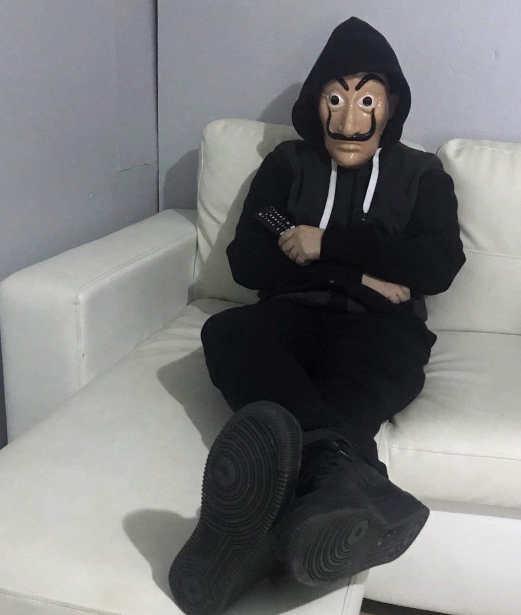giuIsz's tweet photo. Io che attendo la quarta parte 
#LaCasaDePapel https://t.co/MF0cNJZghQ