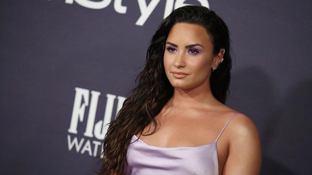 Happy 27th Birthday to singer and actress Demi Lovato!!!   