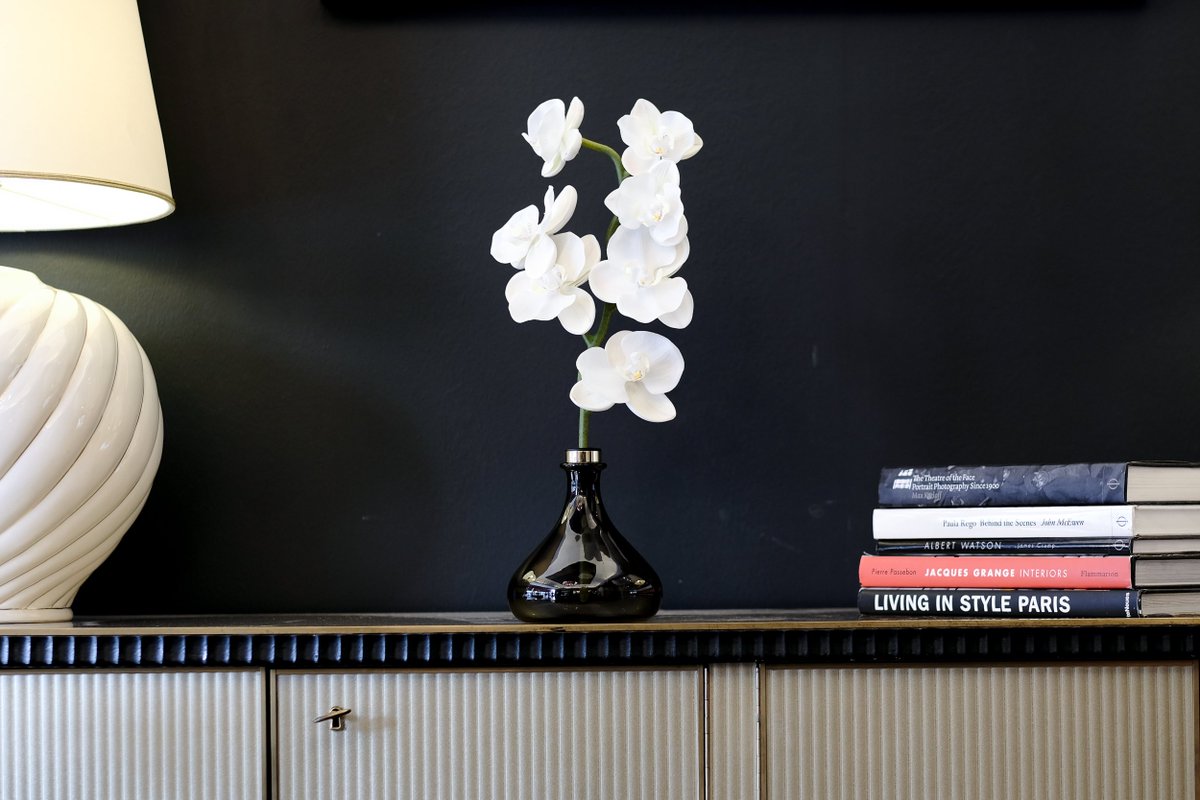 NEW the Senti orchid diffuser. Flower and fragrance combined, refillable, beautiful real touch hand painted flowers. Tip &amp; turn to release the scent. Available at Senti and <a href="/Harrods/">Harrods</a>  #Decor #WimbledonVillage #Wimbledon #London #senti #luxurydiffusers #HomeFragrance #LuxuryHome