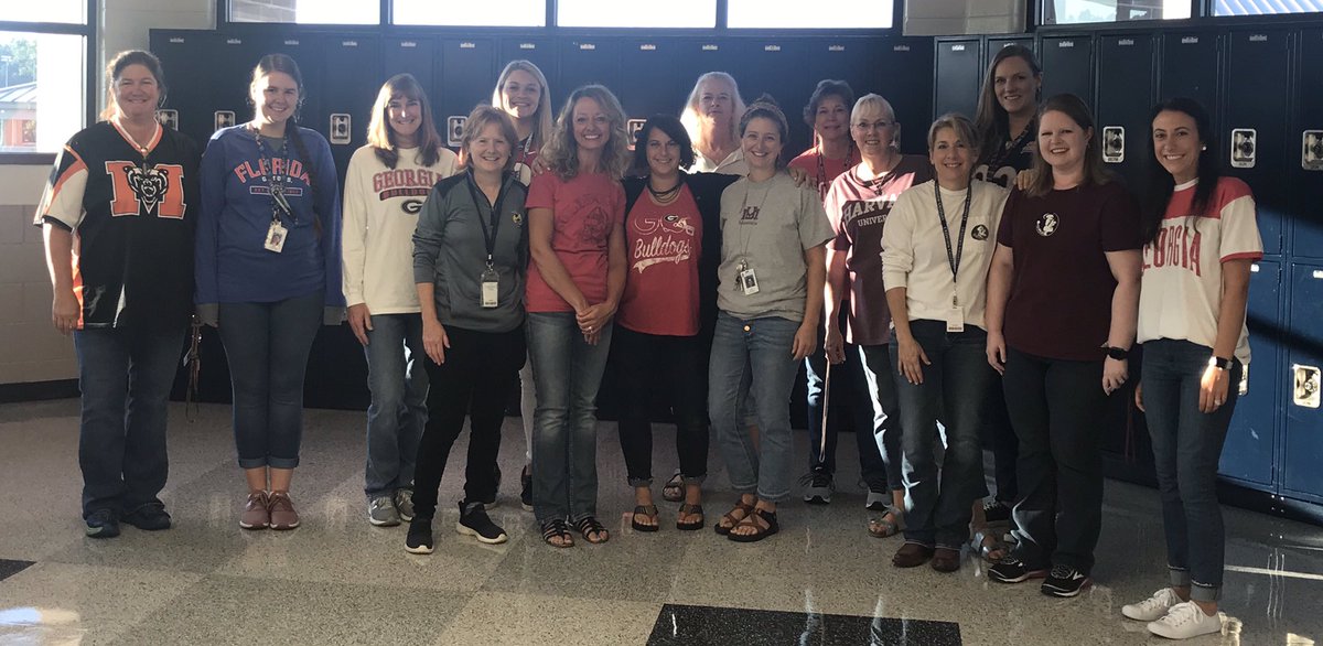 kschmitt1's tweet photo. Get to know your Teacher Tuesday! What is your teachers favorite college football team? #pawsitivelyamazing #creekviewfam @CVHSGrizzlies https://t.co/4CLKE6IlbG