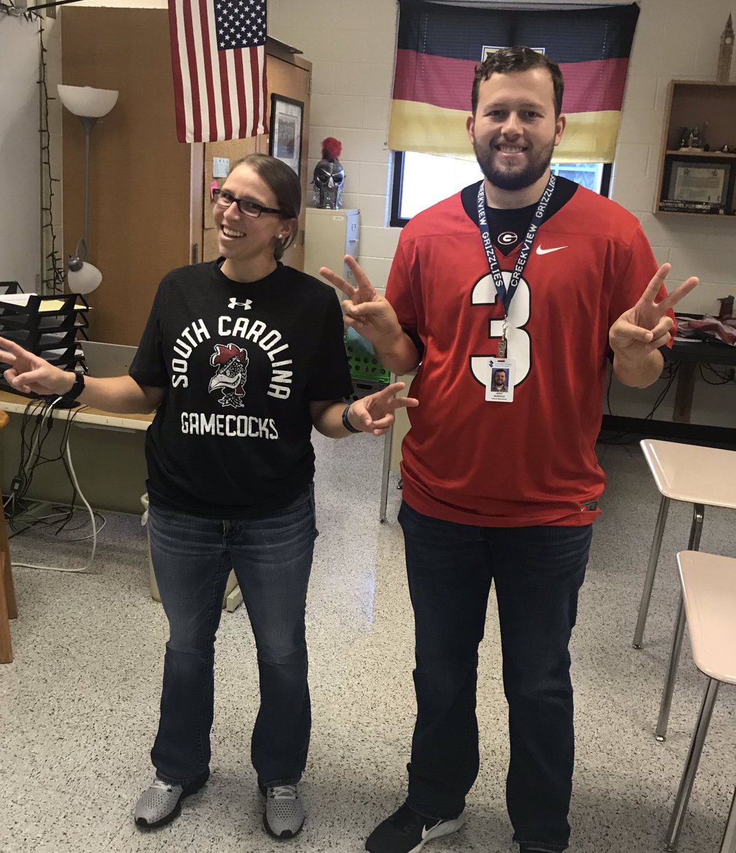 kschmitt1's tweet photo. Get to know your Teacher Tuesday! What is your teachers favorite college football team? #pawsitivelyamazing #creekviewfam @CVHSGrizzlies https://t.co/4CLKE6IlbG