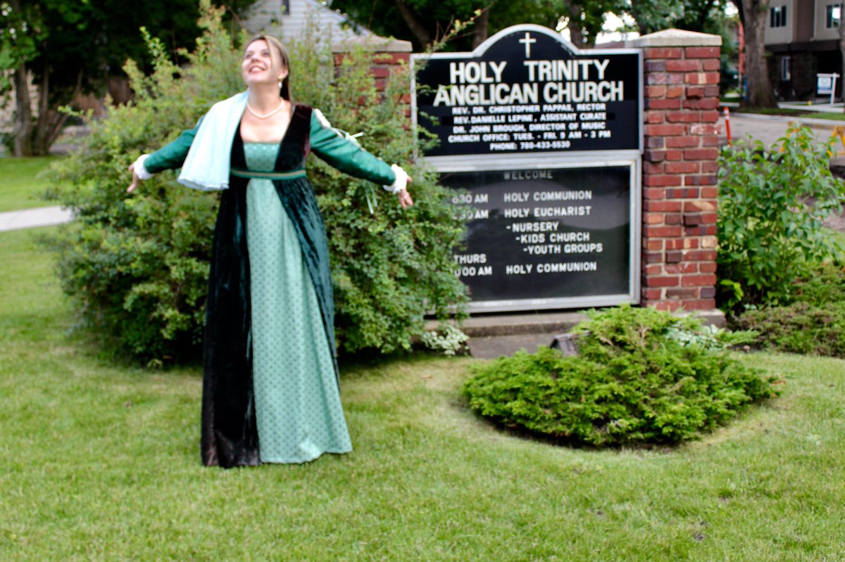 We are back after a day off, and ready to fill Holy Trinity Anglican Church with aaaaaall of the Puccini 😆 Come on down and check it out, grab your tickets before we sell out! #yegfringe #yegschicchi
