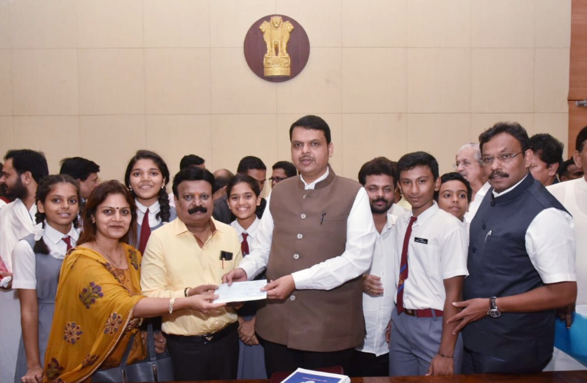 TawdeVinod's tweet photo. Students of Sou Laxmibai English Medium School And Junior College, Mulund truly shine as they extend a helping hand of ₹1,25,000 to the rehabilitation efforts of #MaharashtraFloods. Every effort, no matter how small, makes a world of difference in the lives of the flood victims! https://t.co/jorUuS6nKU