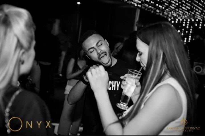 misscaitlllin's tweet photo. What's a Thursday if you don't let loose and just have fun . Last week was such a vibe #Raw21 https://t.co/yOfPH4Verk