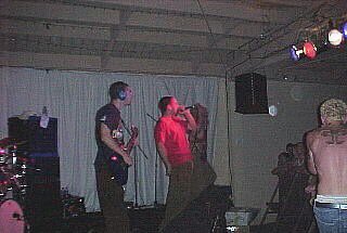 LPLive's tweet photo. 20 years ago today - Aug 20, 1999.

“Hybrid Theory” performing in Fullerton, CA, before the name change to @linkinpark. 

Around 5 months after @ChesterBe joined the band. While it may not be THE first show with Chester, it is the earliest date we know of with a show w/ him. https://t.co/rkkNL2AOsI
